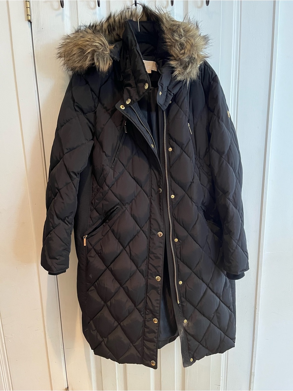 MICHAEL Michael Kors Black Quilted Puffer Jacket with Faux-Fur Trim Hood